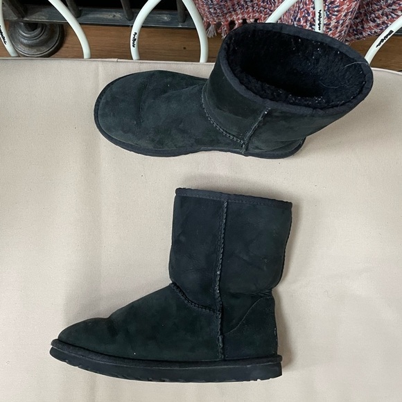 UGG Classic‎ Short II Boots in Black Size 6 - Picture 2 of 9